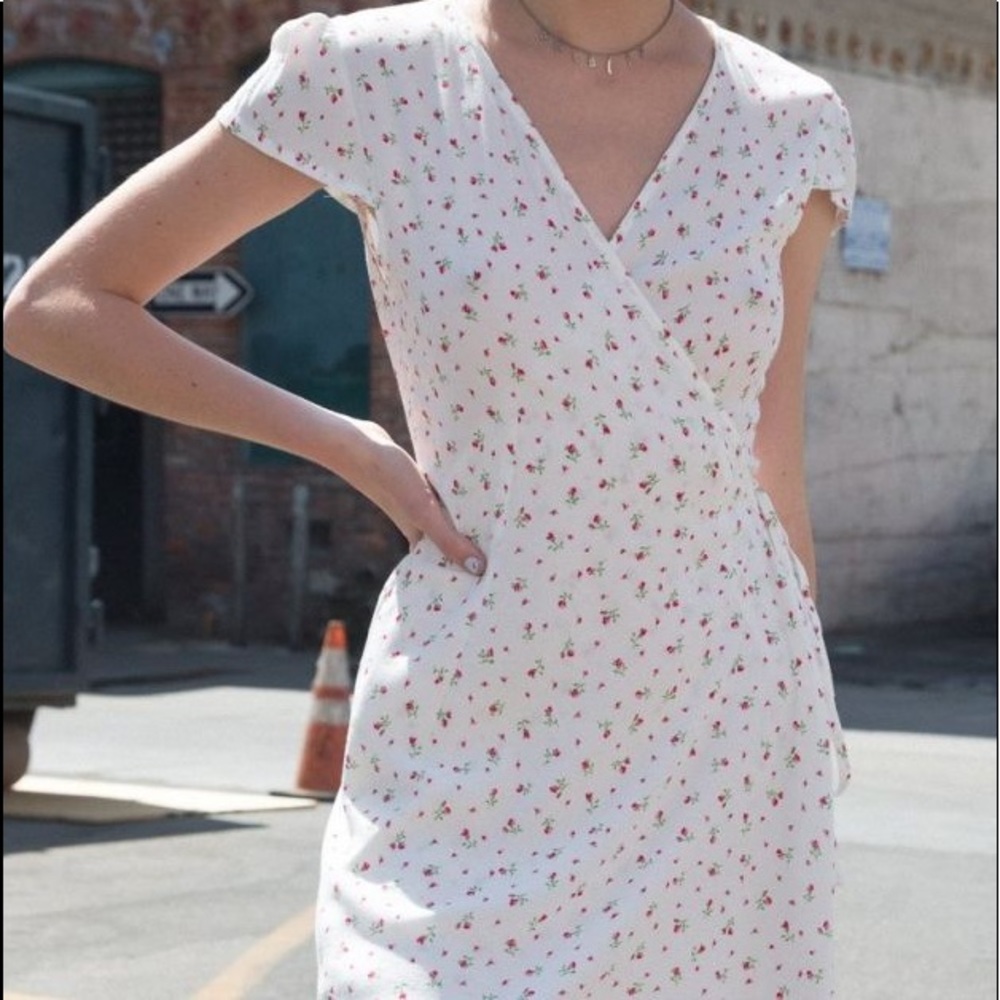 white/pink/red robbie,brandy melville,wrap dress!